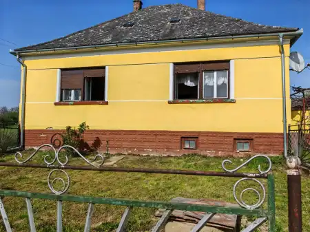 eladó családi ház, Magyarszombatfa