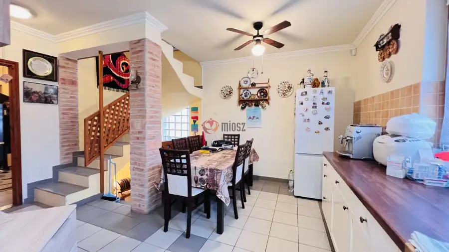 eladó családi ház, Majosháza