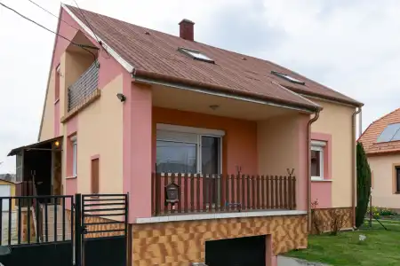 eladó családi ház, Máriakálnok