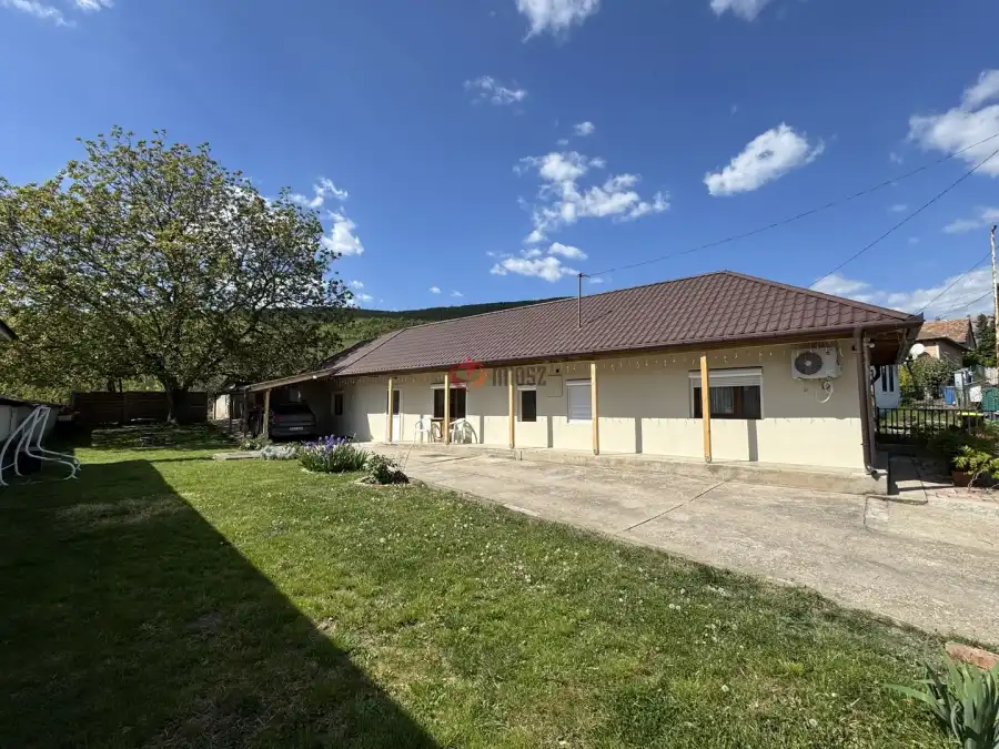 eladó családi ház, Markaz