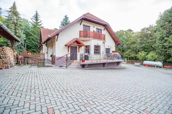 Eladó családi ház, Mátraháza 9 szoba 477 m² 379 M Ft