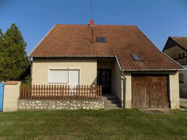 Eladó családi ház, Mezőlak 3 szoba 104 m² 35.7 M Ft