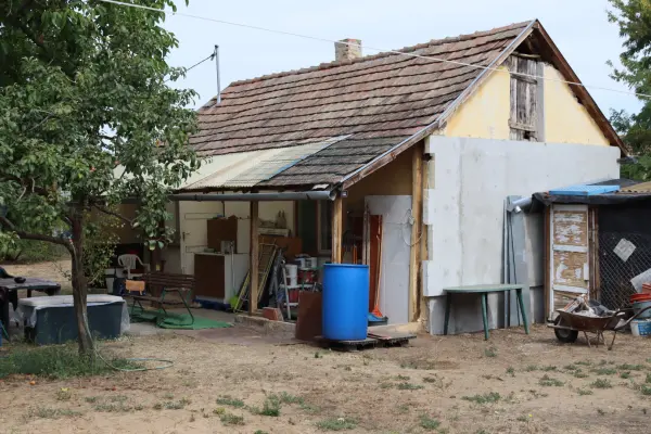 Eladó családi ház, Mikebuda 1 szoba 30 m² 23 M Ft