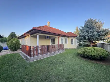 eladó családi ház, Mosonszentmiklós