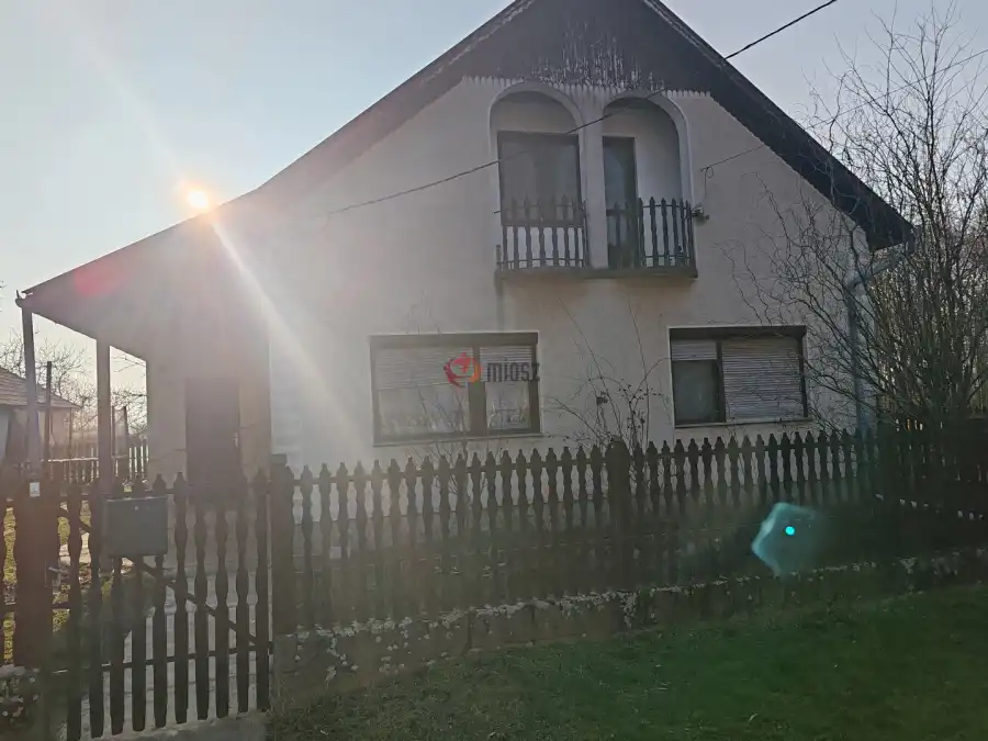 eladó családi ház, Nagybánhegyes