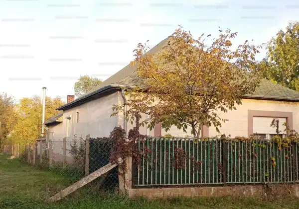 Eladó családi ház, Nagykarácsony 5 szoba 123 m² 19.3 M Ft