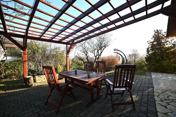 Eladó családi ház, Nagykovácsi 5 szoba 240 m² 199.9 M Ft