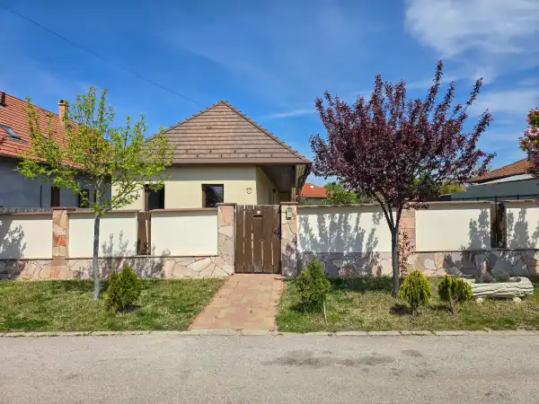 Eladó családi ház, Nagytarcsa 2 szoba 96 m² 125 M Ft