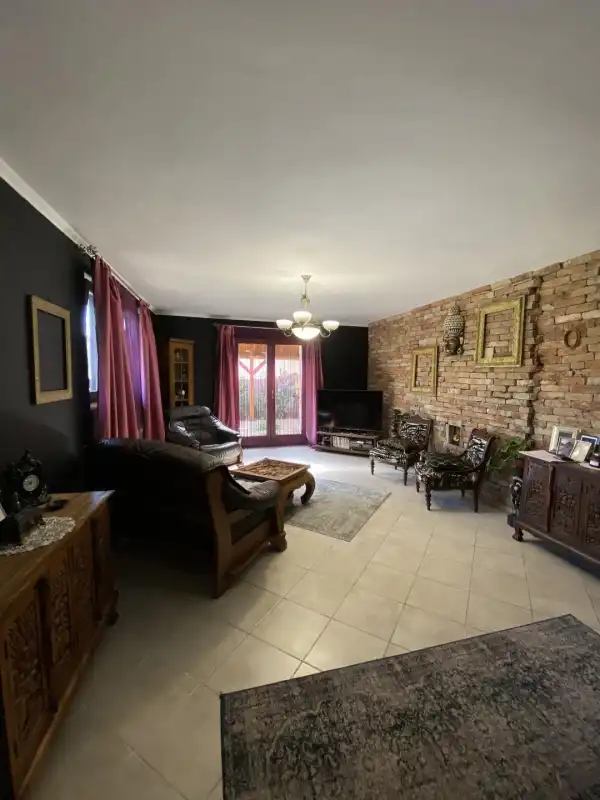 Eladó családi ház, Nagyvenyim 4 szoba 200 m² 84.9 M Ft