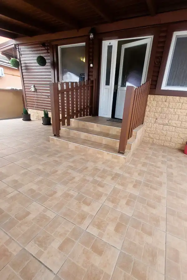 Eladó családi ház, Nagyvenyim 1 szoba 80 m² 41.6 M Ft
