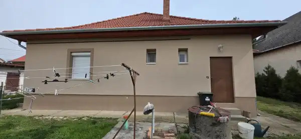 Eladó családi ház, Nagyvenyim 2+1 szoba 84 m² 56.9 M Ft