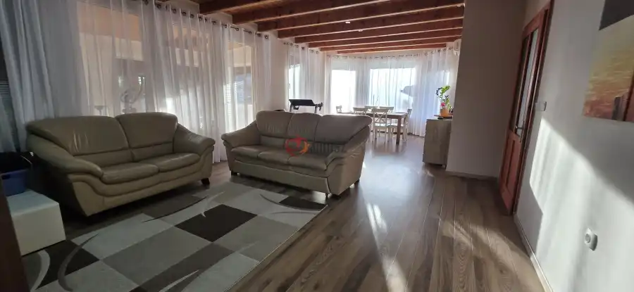 eladó családi ház, Nagyvenyim