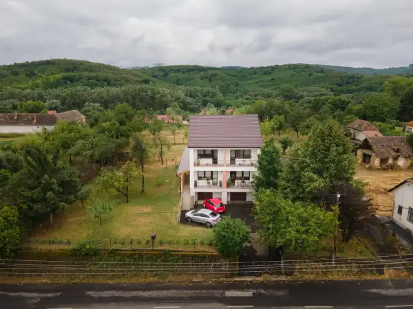 Eladó családi ház, Nőtincs 5 szoba 237 m² 109.99 M Ft