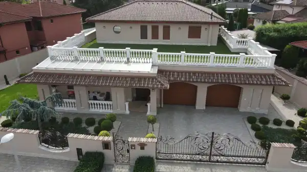 Eladó családi ház, Nyíregyháza 6 szoba 350 m² 279.8 M Ft