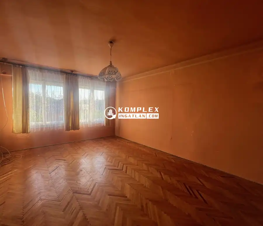 eladó családi ház, Oroszlány
