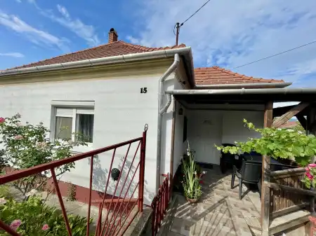 eladó családi ház, Oroszlány