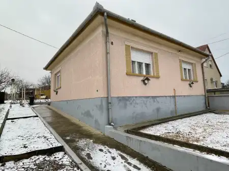 eladó családi ház, Oroszlány
