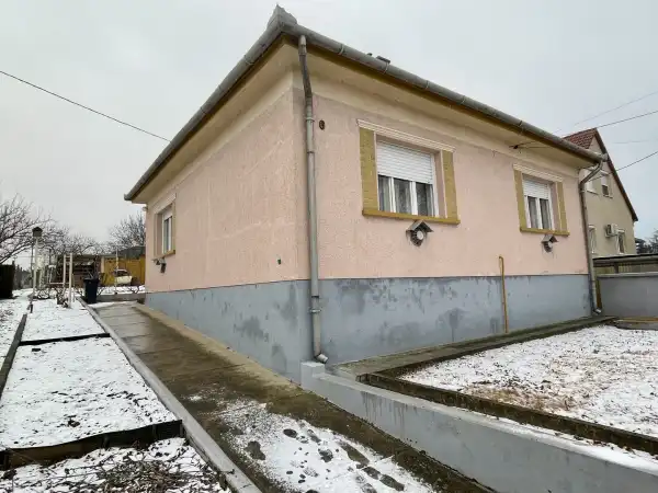 Eladó családi ház, Oroszlány 2 szoba 81 m² 58 M Ft