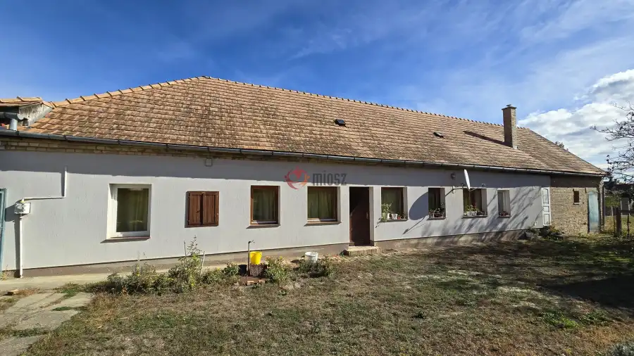 eladó családi ház, Paks