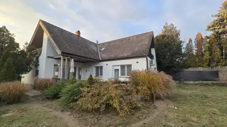 eladó családi ház, Paks