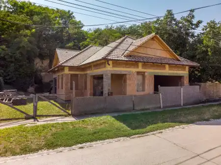 eladó családi ház, Paks