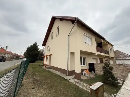 eladó családi ház, Paks