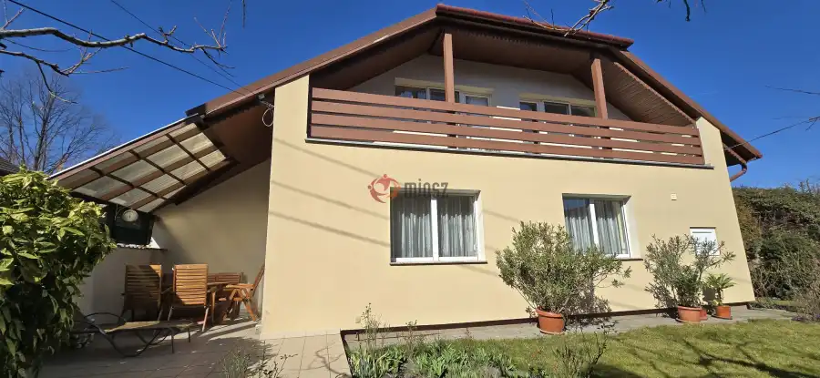 eladó családi ház, Paks