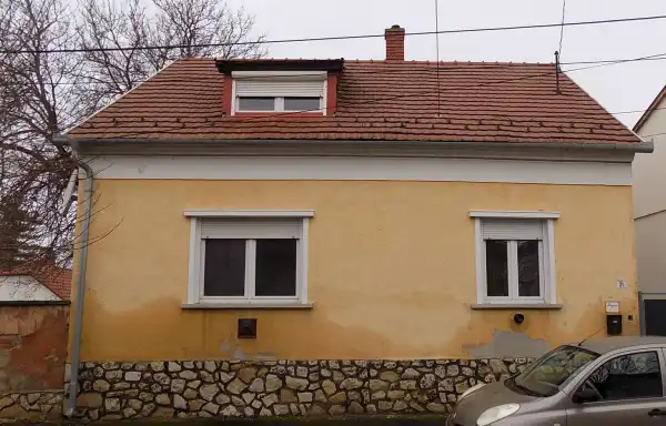 Eladó családi ház, Pápa 3 szoba 108 m² 48 M Ft