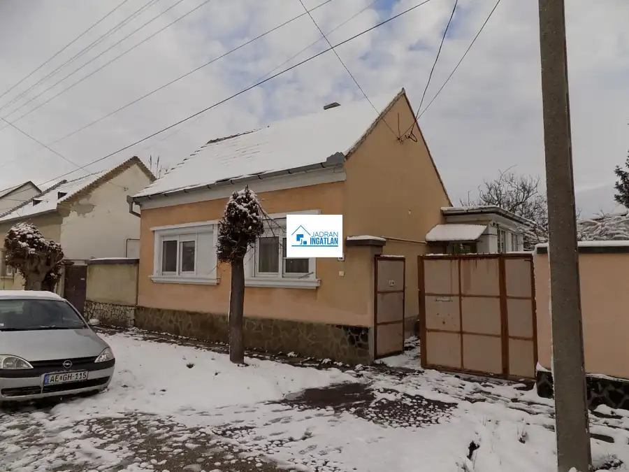 eladó családi ház, Pápa