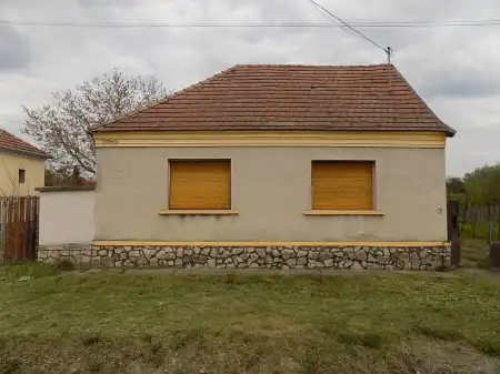 eladó családi ház, Pápa