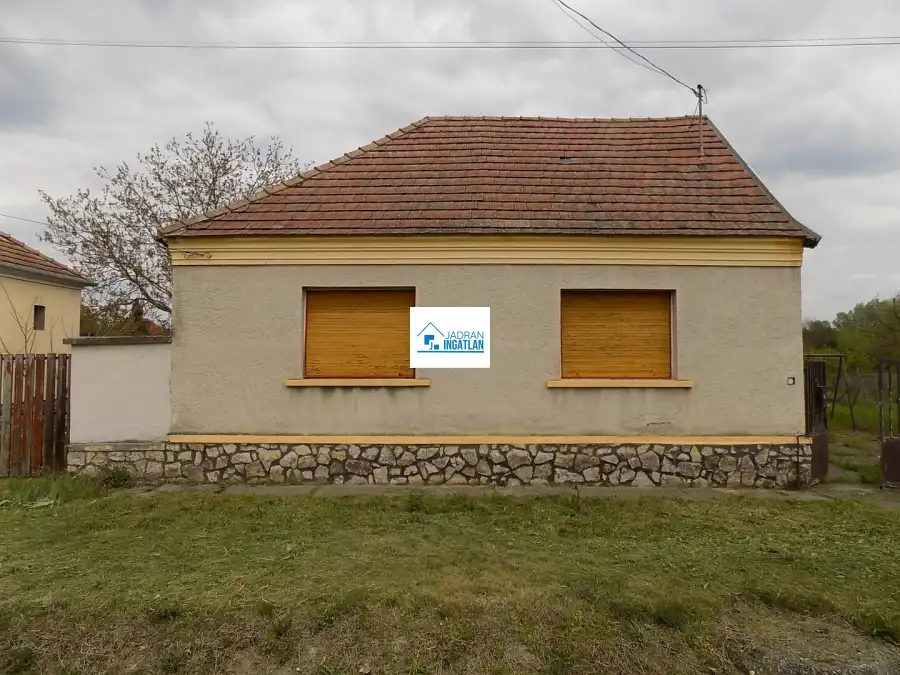 eladó családi ház, Pápa