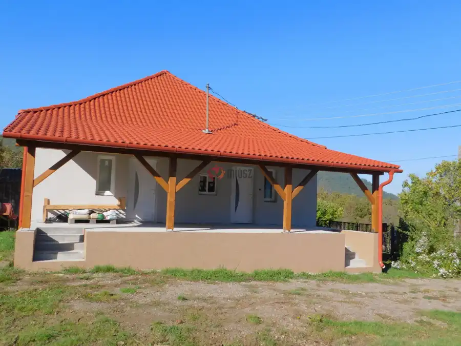 eladó családi ház, Parád