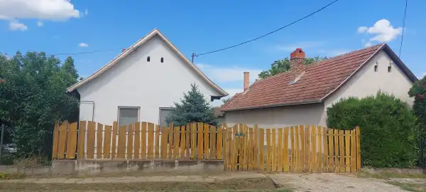 Eladó családi ház, Pázmánd 2 szoba 72 m² 65 M Ft