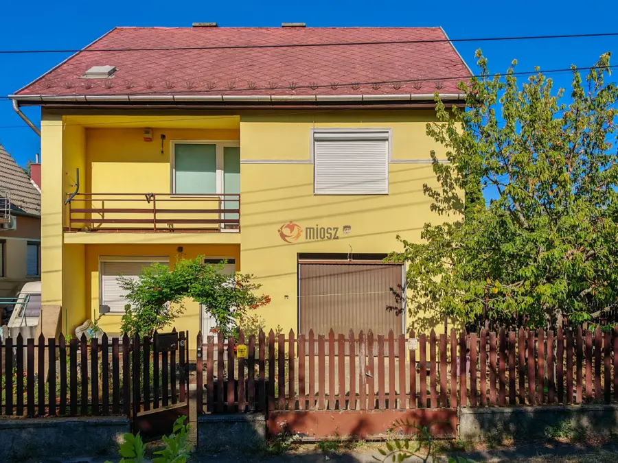 eladó családi ház, Pécel
