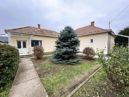 eladó családi ház, Pécel