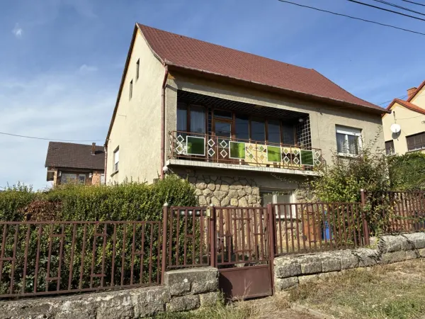 Eladó családi ház, Pécs-Vasas 5 szoba 170 m² 49.9 M Ft