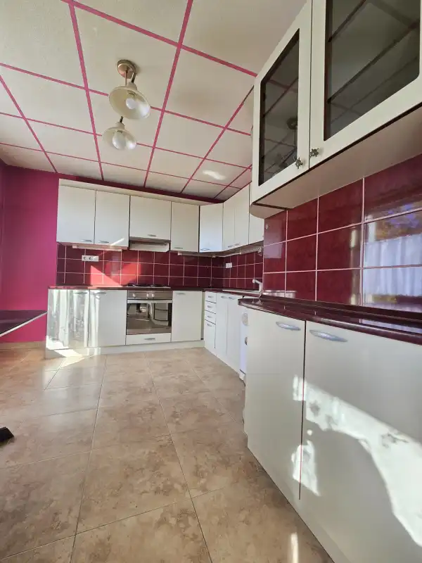 Eladó családi ház, Pécs 7 szoba 221 m² 114.9 M Ft