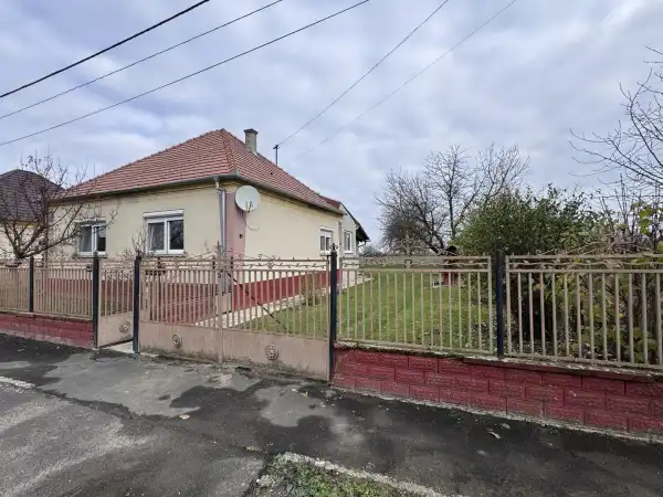 Eladó családi ház, Petrivente 3 szoba 127 m² 31.9 M Ft