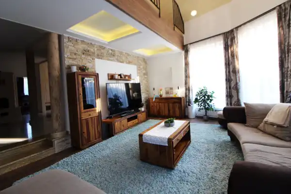 Eladó családi ház, Ráckeve 5 szoba 270 m² 129 M Ft