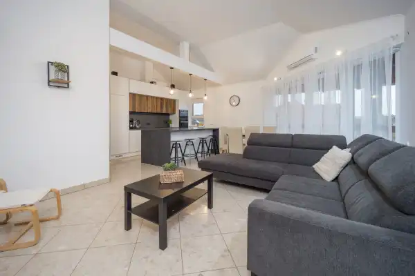 Eladó családi ház, Rétság 9 szoba 242 m² 129.9 M Ft