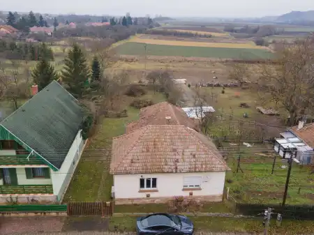 eladó családi ház, Romhány