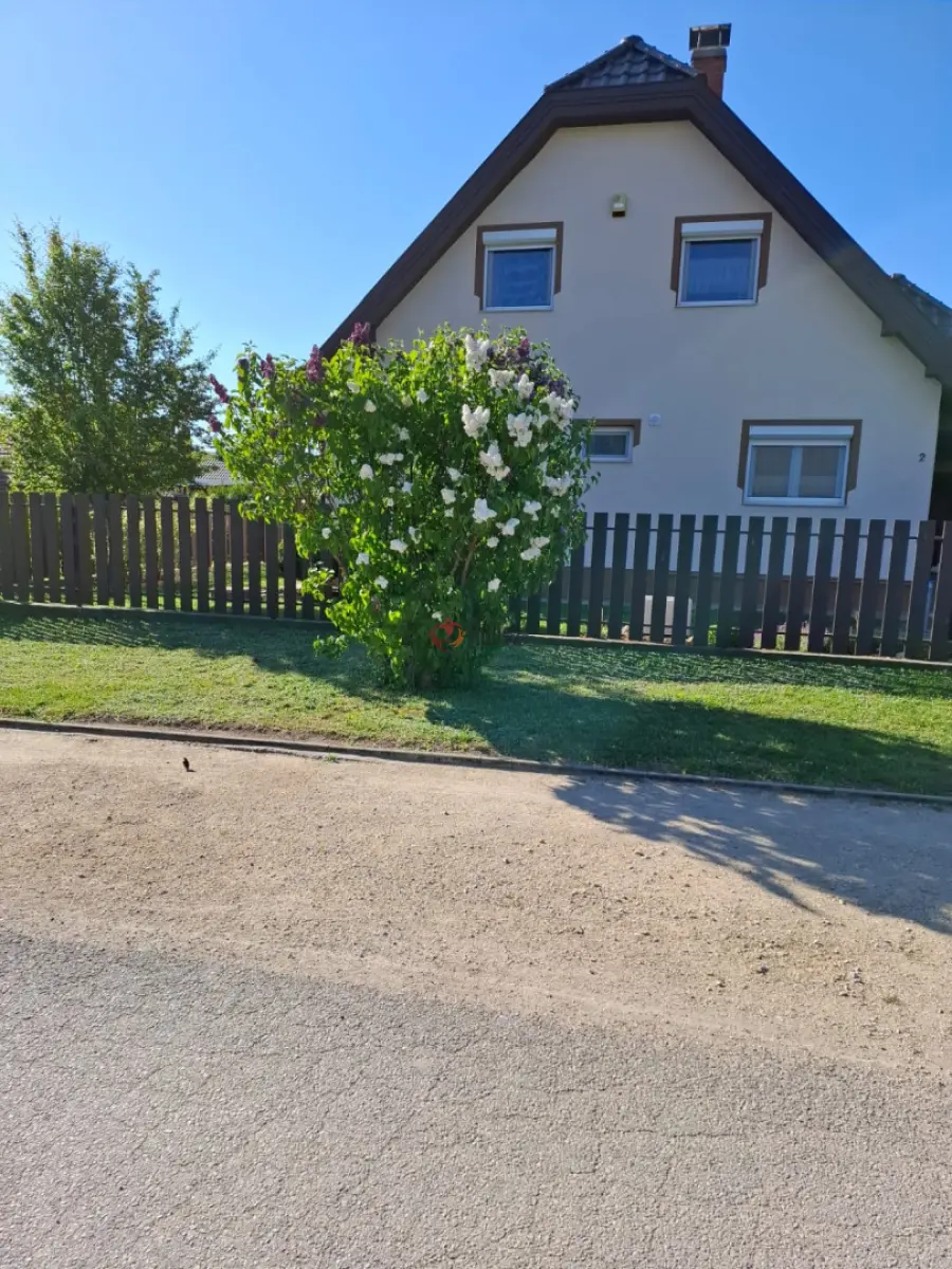 eladó családi ház, Ságvár