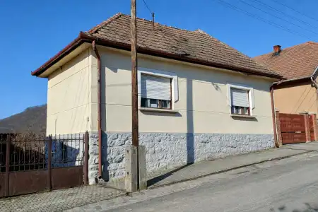 eladó családi ház, Salgótarján