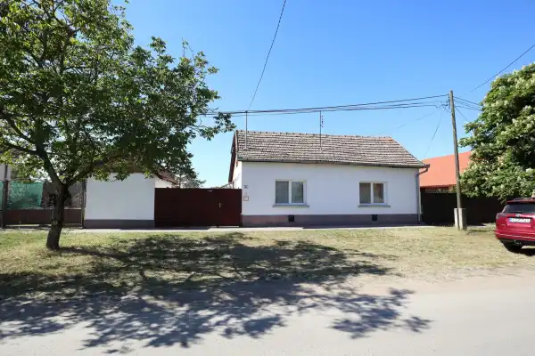 Eladó családi ház, Sándorfalva 2 szoba 70 m² 42.9 M Ft