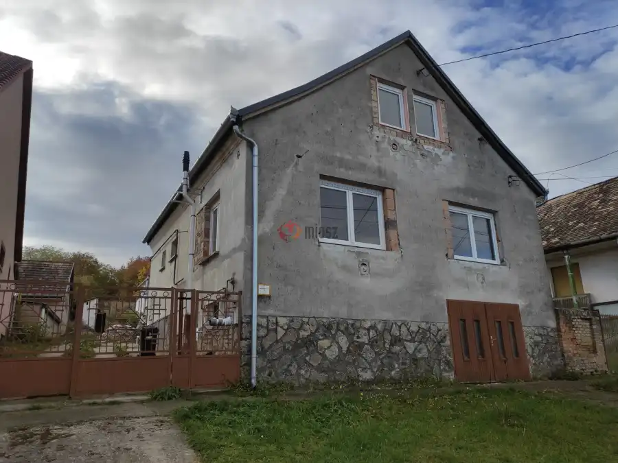 eladó családi ház, Somberek