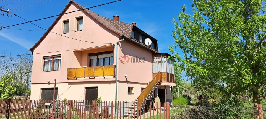 eladó családi ház, Soponya