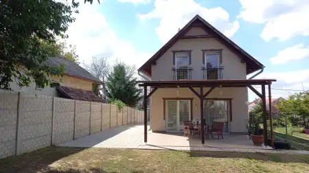 eladó családi ház, Szada