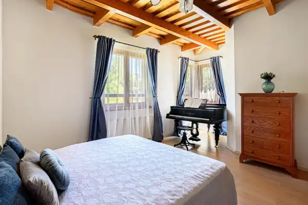 Eladó családi ház, Szada 6+2 szoba 234 m² 169 M Ft