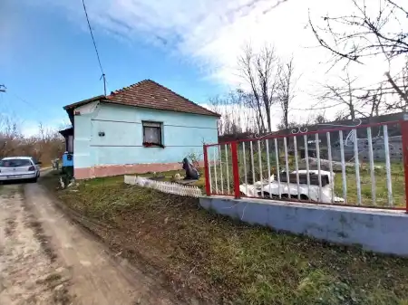 eladó családi ház, Szákszend