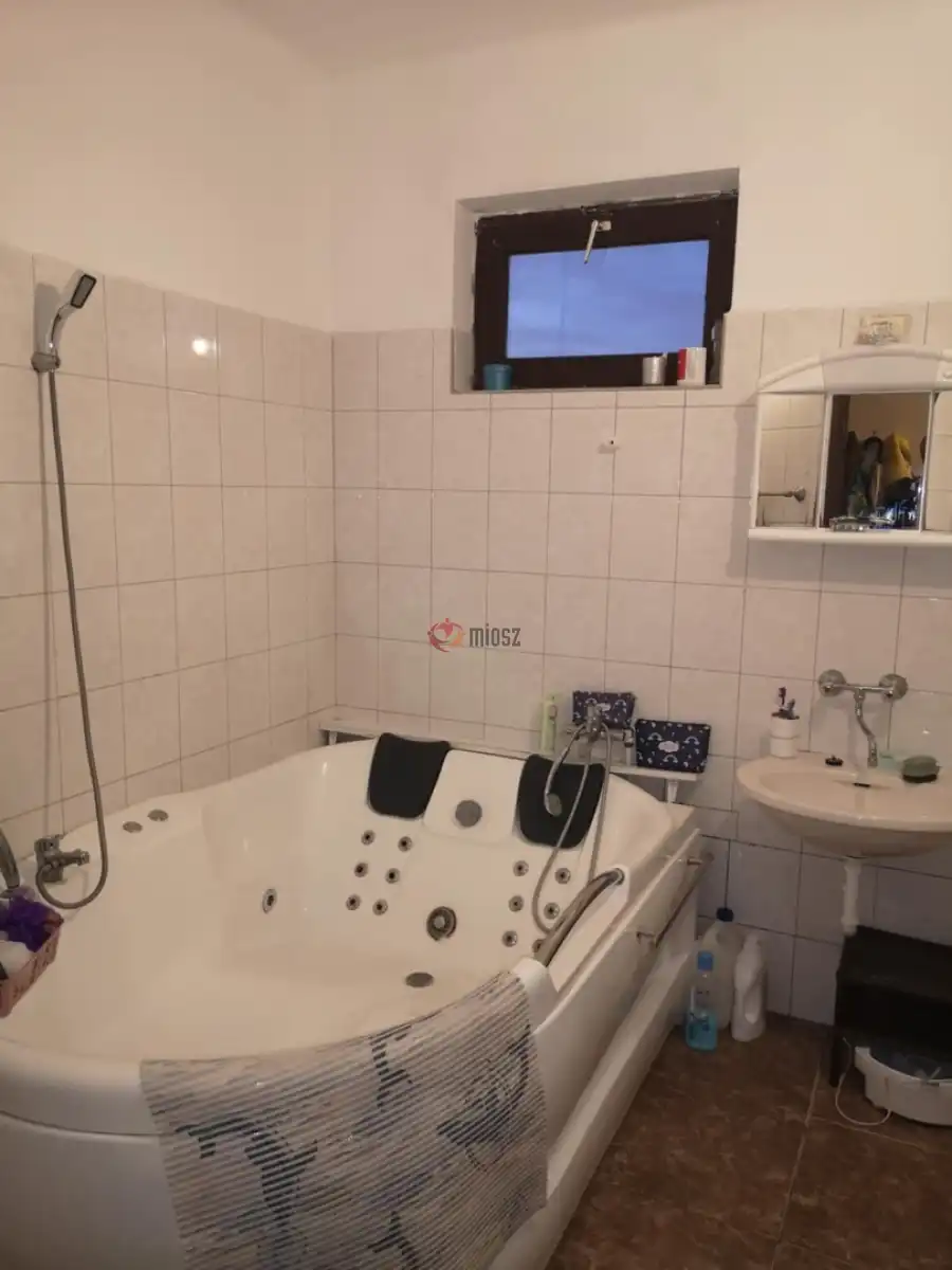 eladó családi ház, Szanda